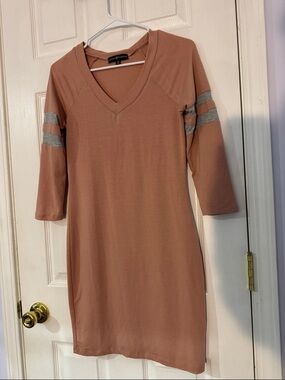 Almost Famous Mauve V-Neck Mini Dress with Silver Sleeve Stripes- medium